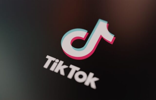 Hub in-app di TikTok per riconoscere spam IA