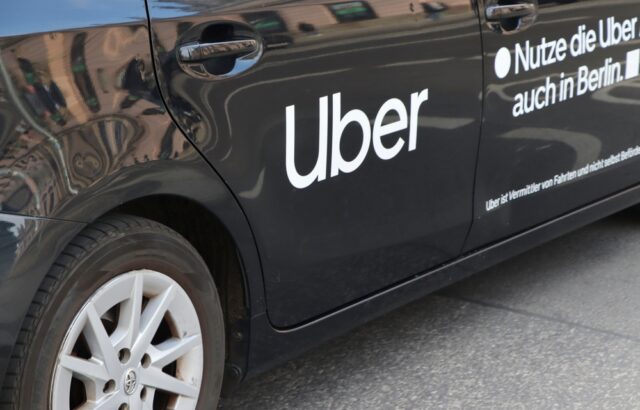 Scontro tra Uber e Waymo sui robotaxi