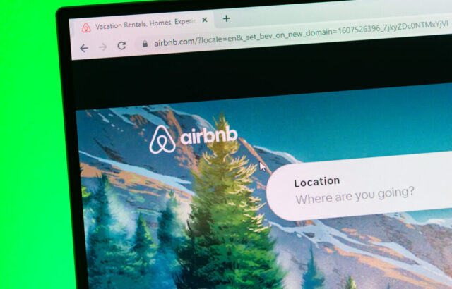 Aggiornamento Airbnb con AI e servizi social