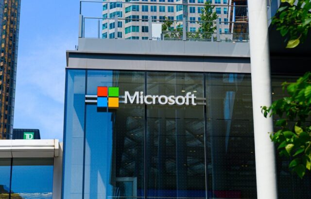 Microsoft e sindacati insegnanti accordo AI