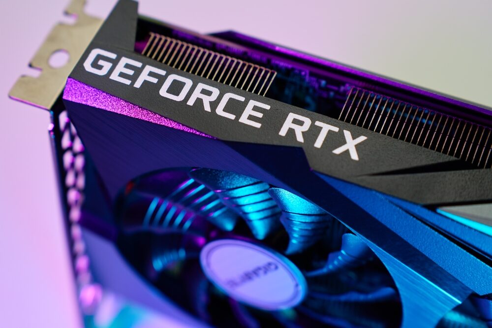 Logo di Nvidia e rappresentazione di intelligenza artificiale