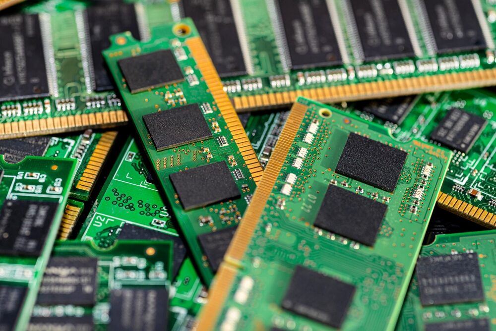 Carenza di memoria e aumenti dei prezzi nel settore tecnologico